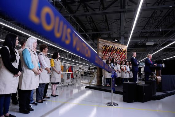 Импортозамещение по-американски: как Трамп открывал завод Louis Vuitton
