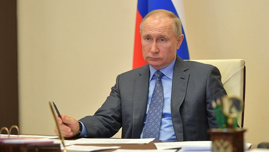 Путин: промышленность увеличивает производство медоборудования для борьбы с COVID-19