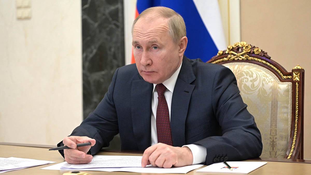Путин увеличил стипендии для учёных за создание прорывных оборонных технологий